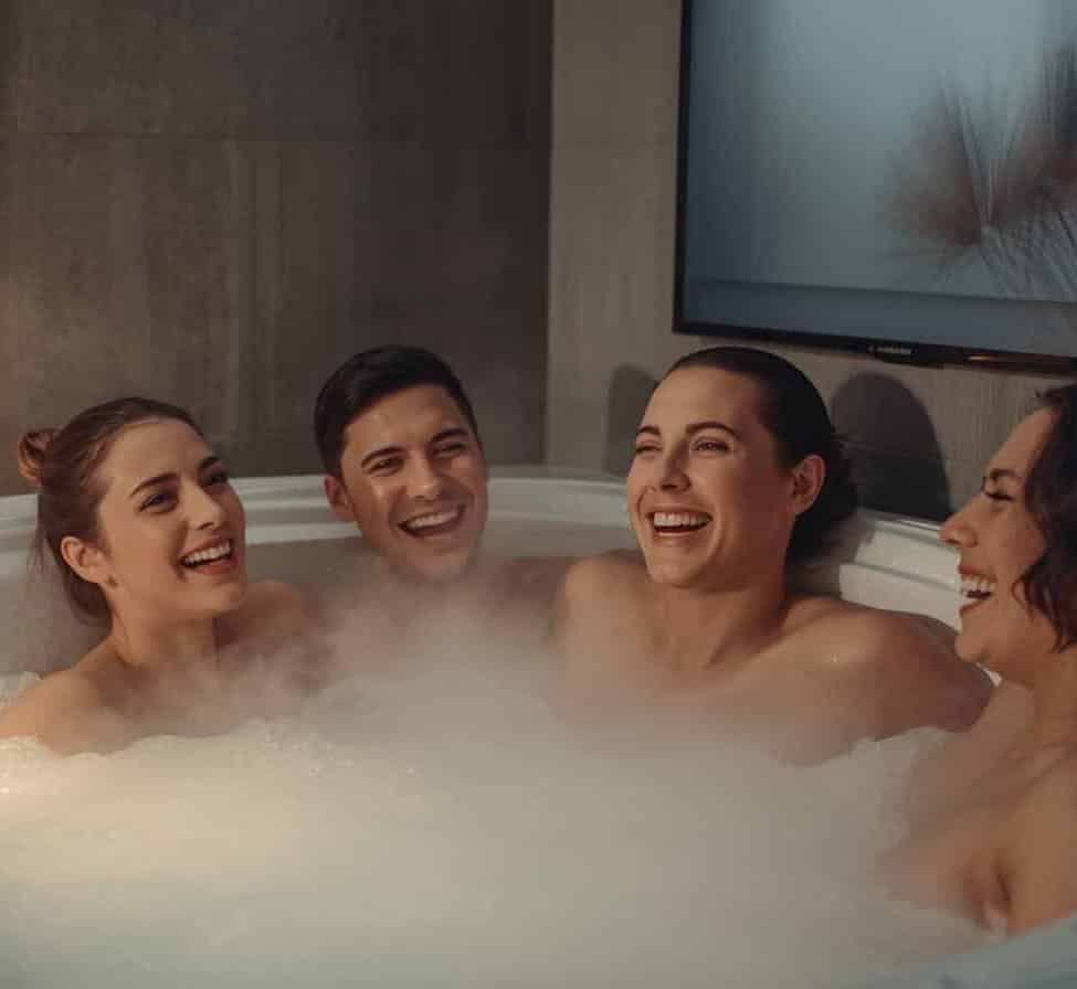 Eclipse party, anniversaires, bains à remous, jacuzzi, fêtes, amis, Eclipsea Niort